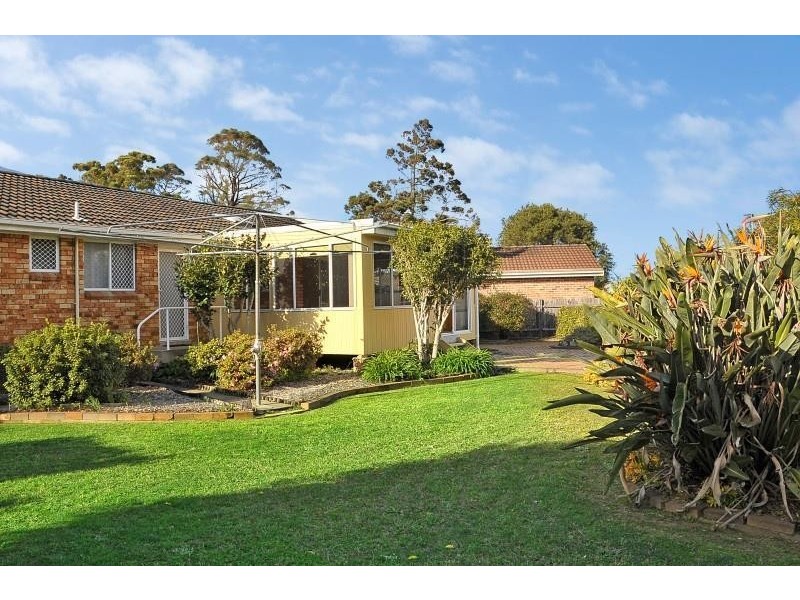 4 Lynmouth Grove, Bomaderry NSW 2541