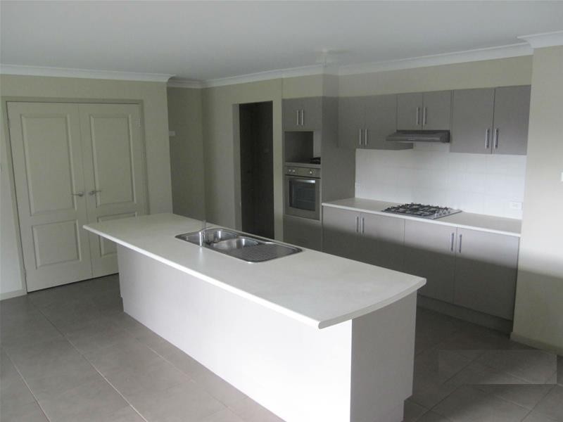 97 Jasmine Drive, Bomaderry NSW 2541