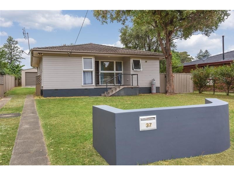 37 Sampson Crescent, Bomaderry NSW 2541