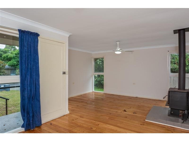 37 Sampson Crescent, Bomaderry NSW 2541