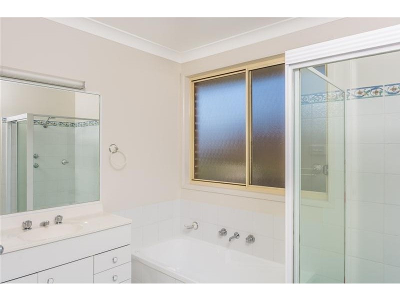 4 Gardenia Crescent, Bomaderry NSW 2541