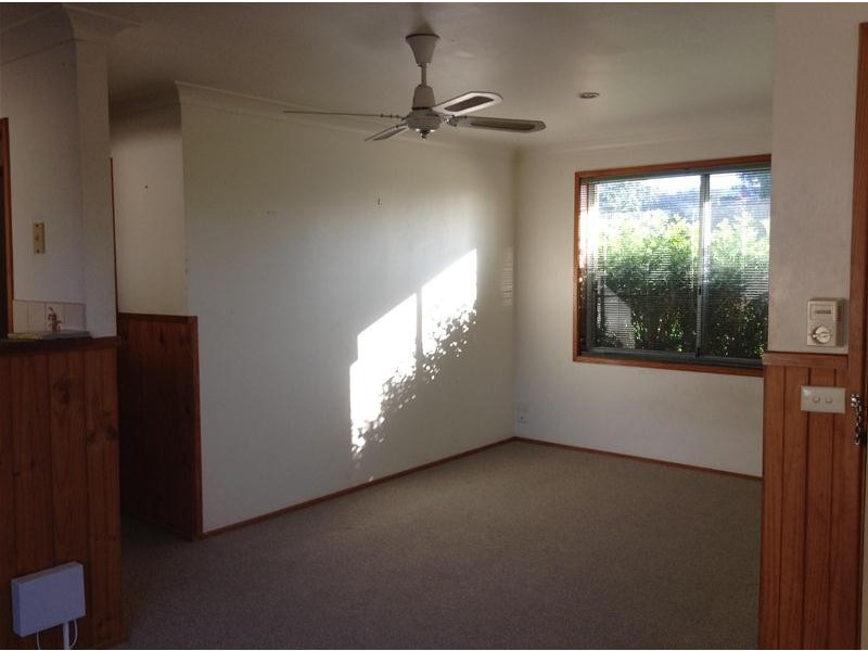 2/10 Lynmouth Grove, Bomaderry NSW 2541