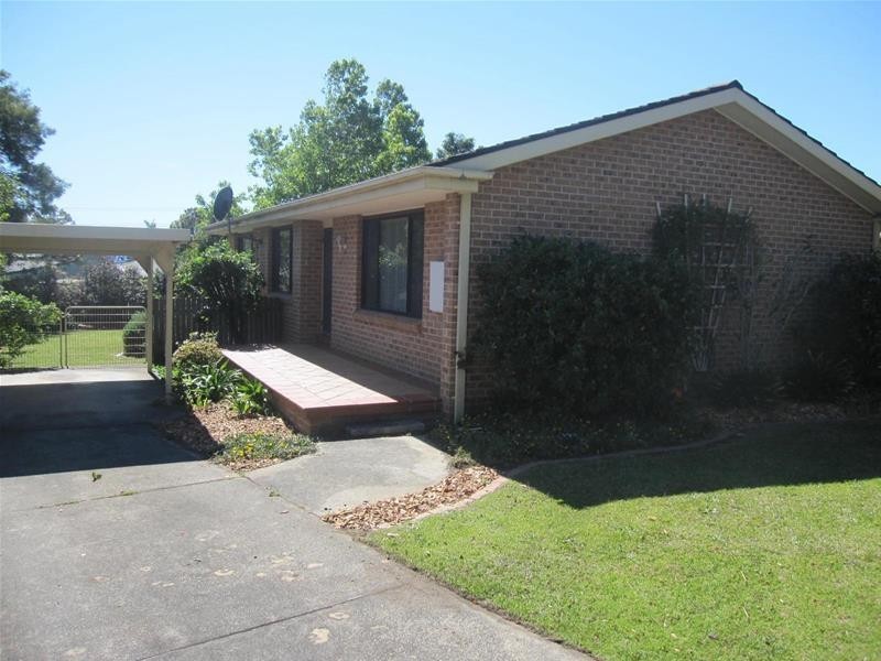 37 Yeovil Drive, Bomaderry NSW 2541