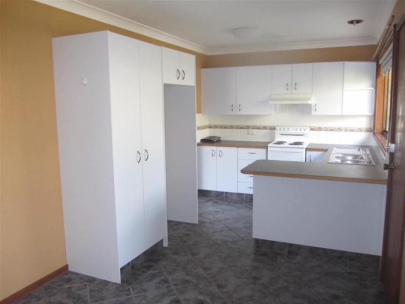 37 Yeovil Drive, Bomaderry NSW 2541