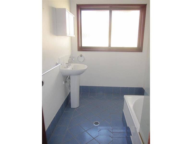 37 Yeovil Drive, Bomaderry NSW 2541