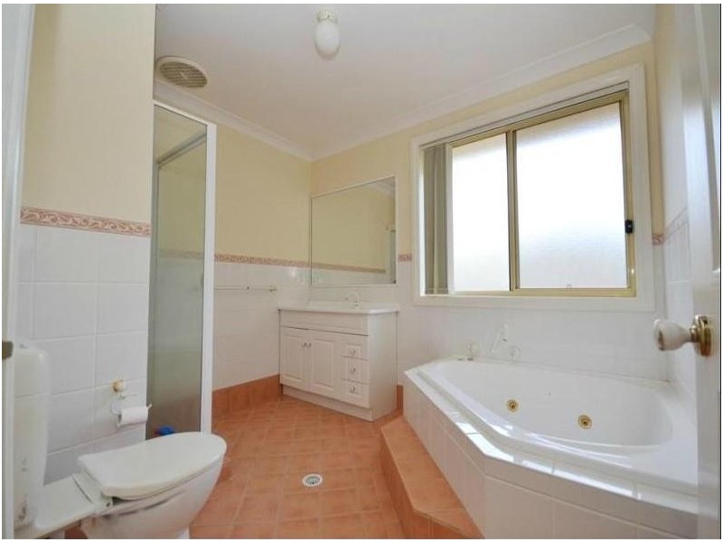 12 Wisteria Place, Bomaderry NSW 2541