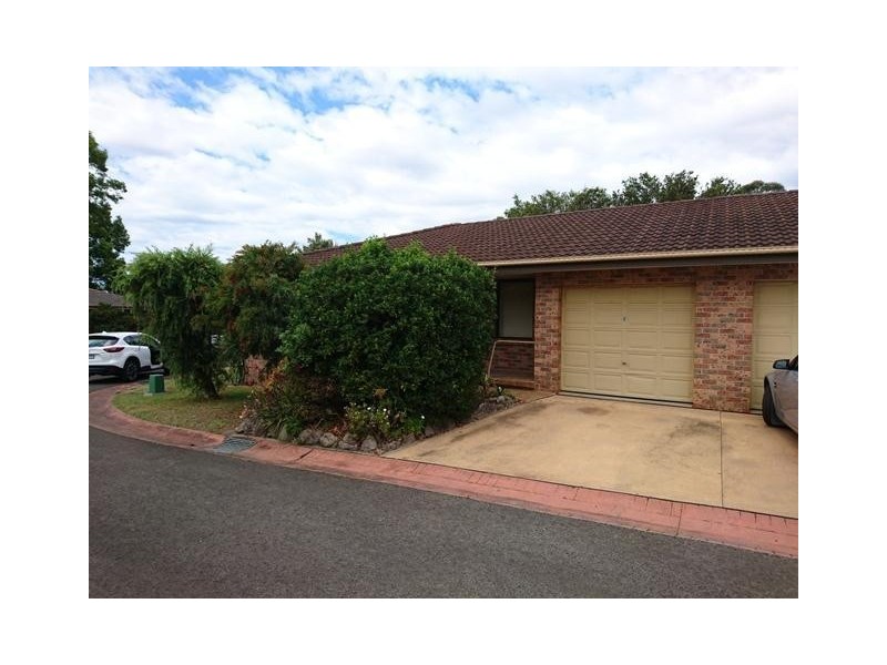 5 Herbert Close, Bomaderry NSW 2541