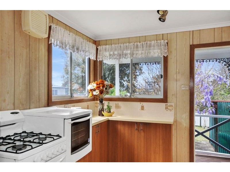 6 Elizabeth Avenue, Nowra NSW 2541