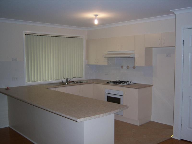 10 Warrigal Street, Nowra NSW 2541