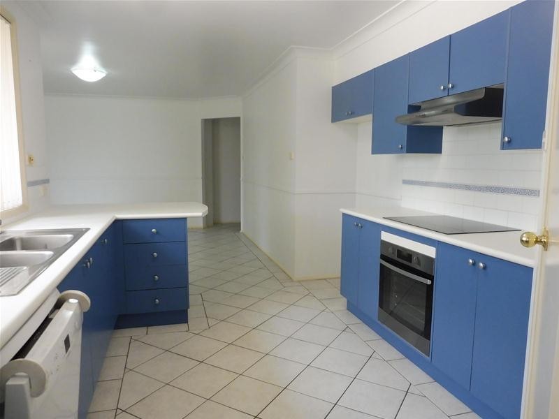 8 Gleneagle Parade, North Nowra NSW 2541