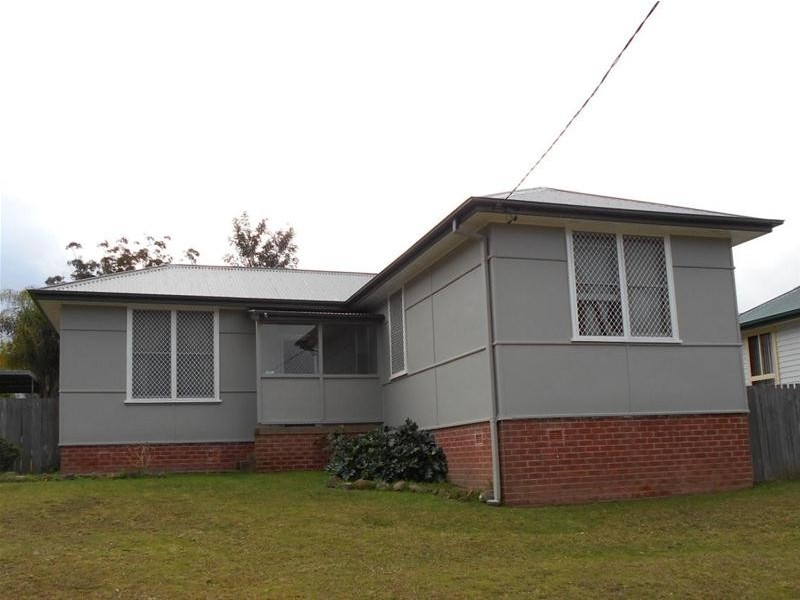 2 Bourne Avenue, Nowra NSW 2541