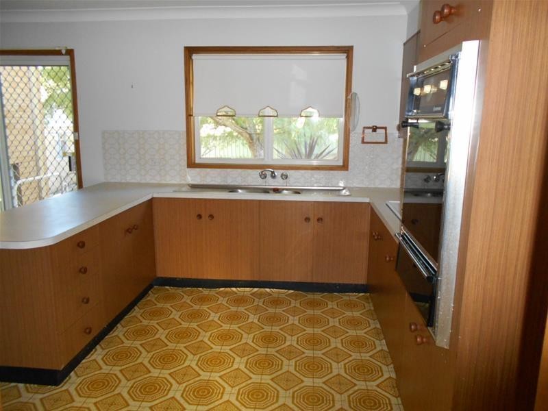 18 Fuchsia Crescent, Bomaderry NSW 2541