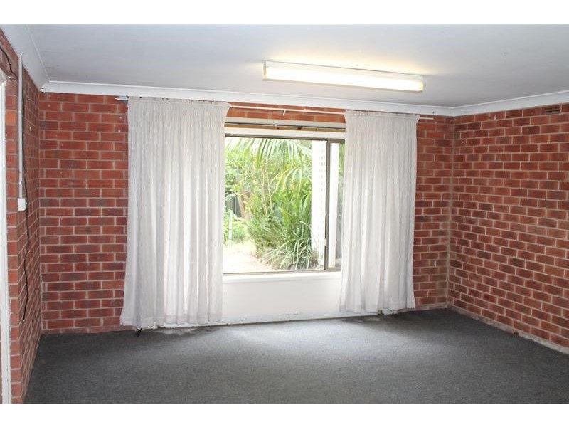 383 Princes Highway, Bomaderry NSW 2541