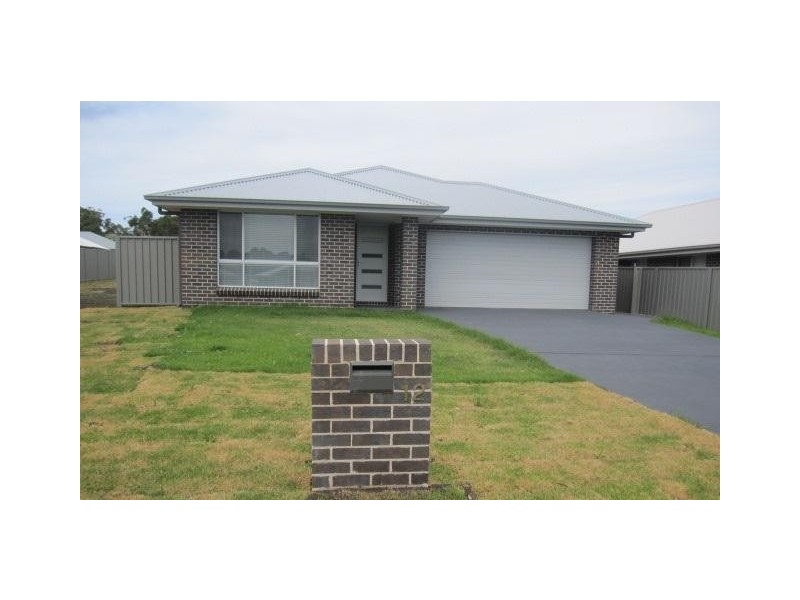 12 Cornwall Close, South Nowra NSW 2541