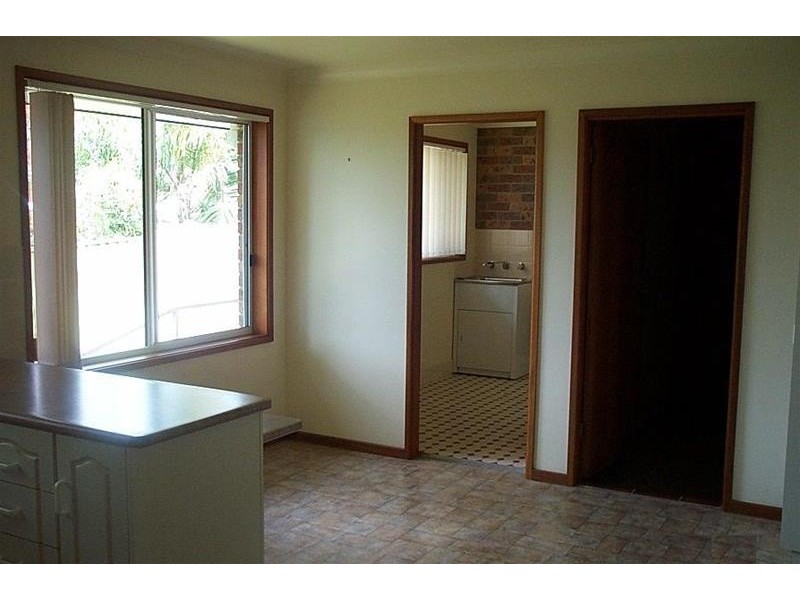 3 Herbert Close, Bomaderry NSW 2541