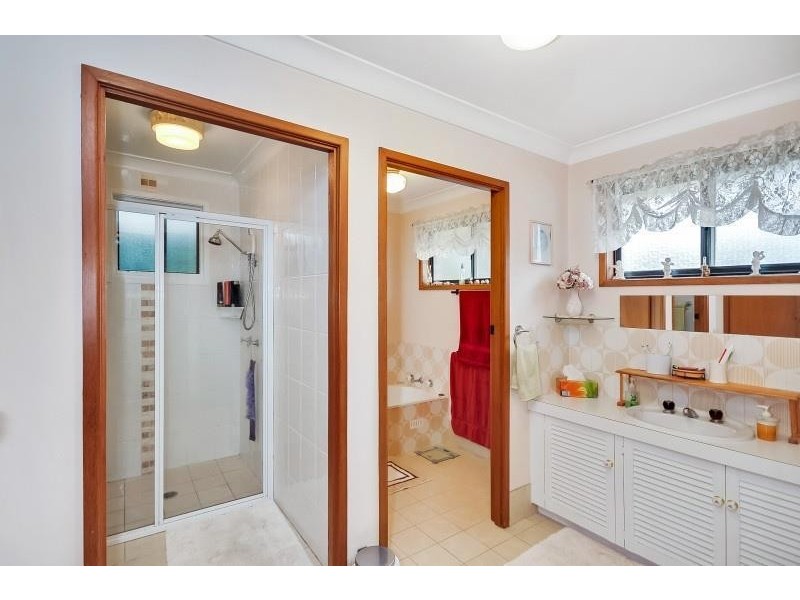 5 Ringbalin Crescent, Bomaderry NSW 2541