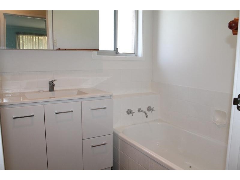 17 Peak Avenue, North Nowra NSW 2541