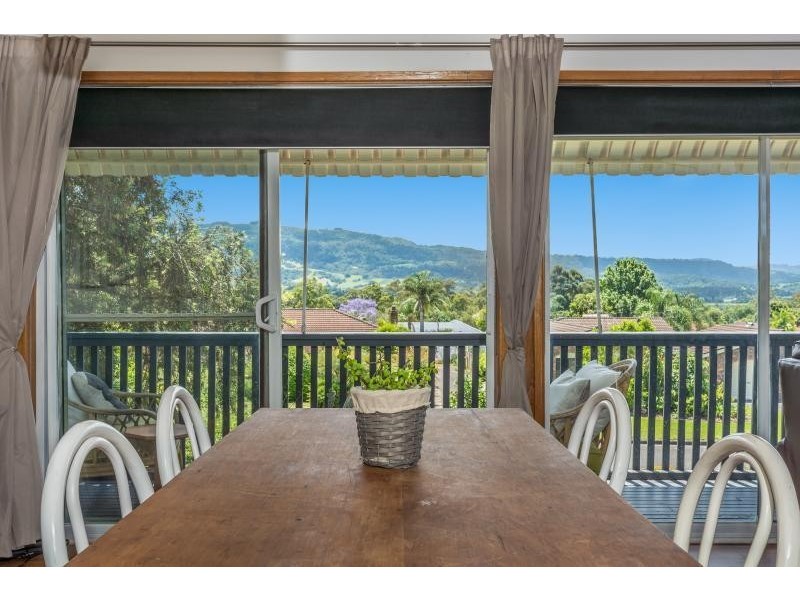 2 Woorin Close, Bomaderry NSW 2541