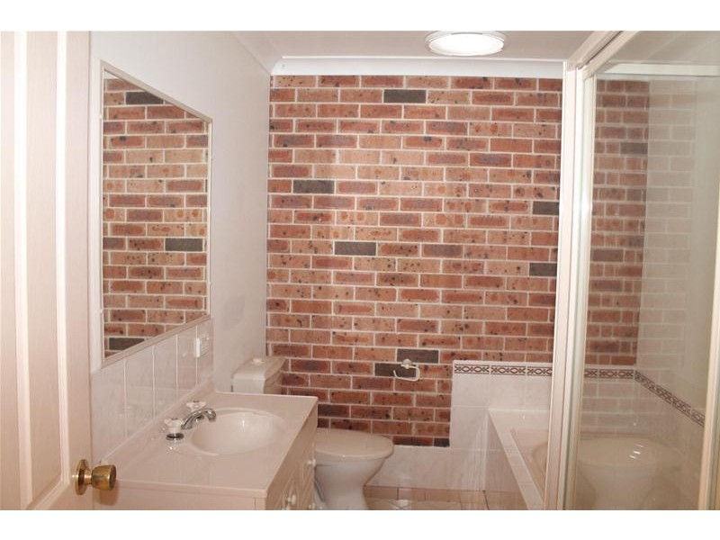 2/2 Maleen Street, Bomaderry NSW 2541