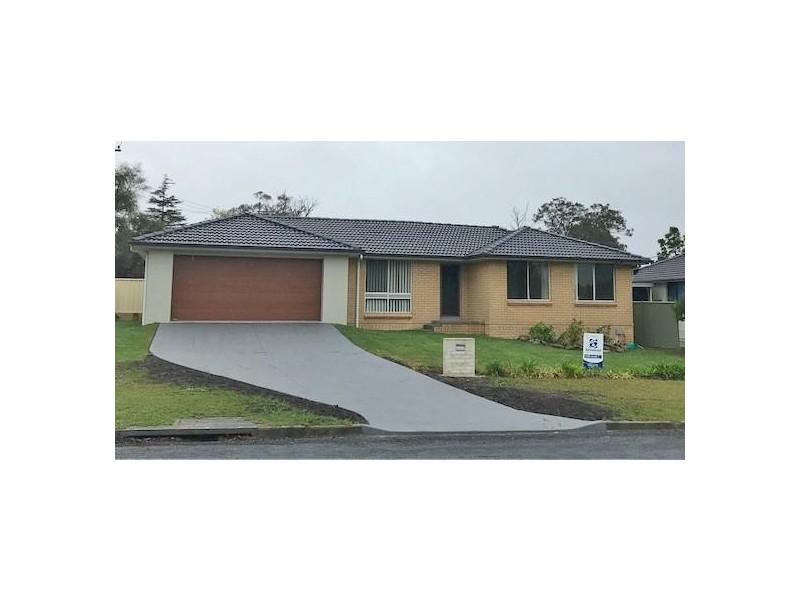 10 Peak Avenue, North Nowra NSW 2541