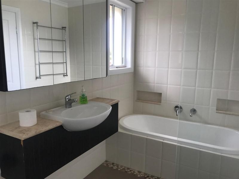 10 Peak Avenue, North Nowra NSW 2541