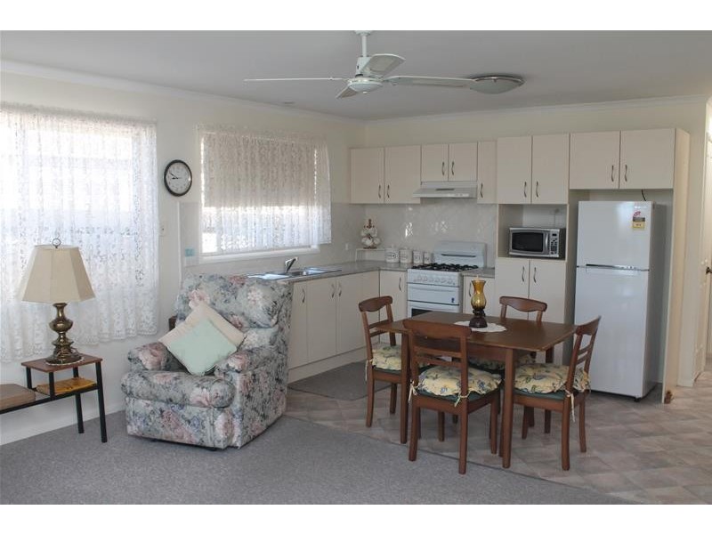 82 278-280 Princes Highway, Bomaderry NSW 2541