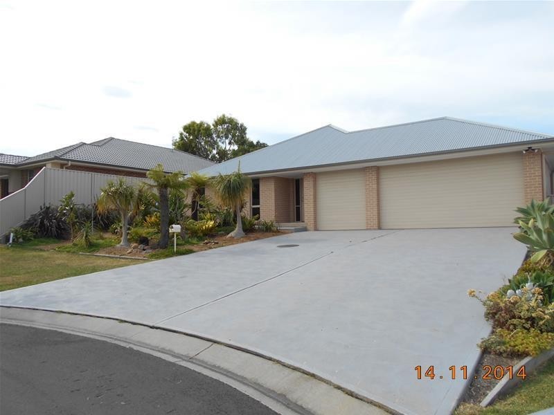 16 Barbata Grove, Worrigee NSW 2540