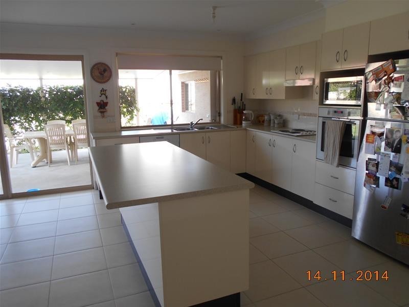 16 Barbata Grove, Worrigee NSW 2540