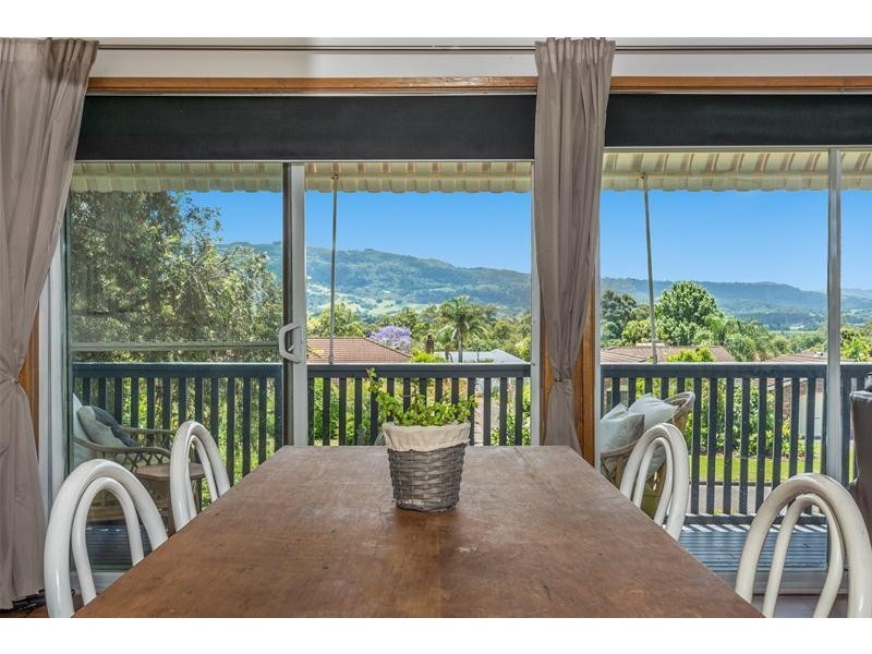 2 Woorin Close, Bomaderry NSW 2541