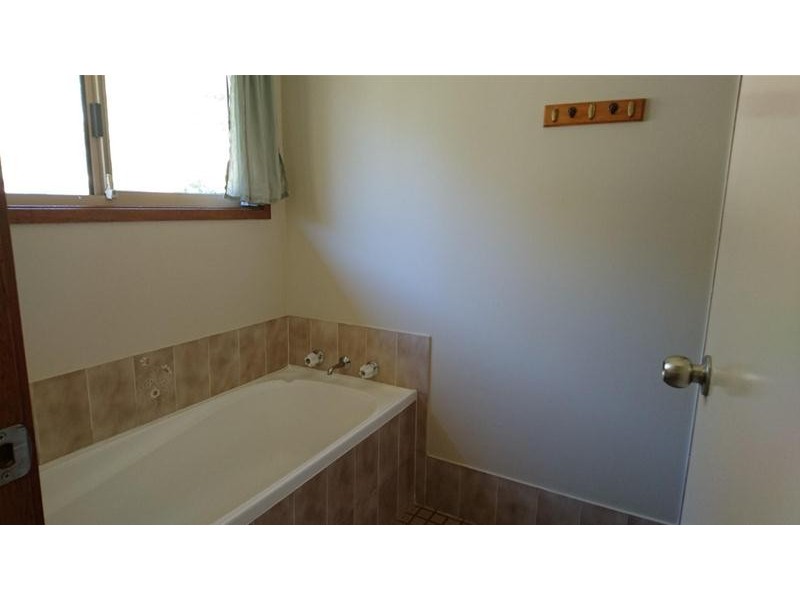 16 Ringbalin Crescent, Bomaderry NSW 2541