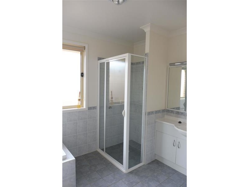 48 Kardella Avenue, Nowra NSW 2541