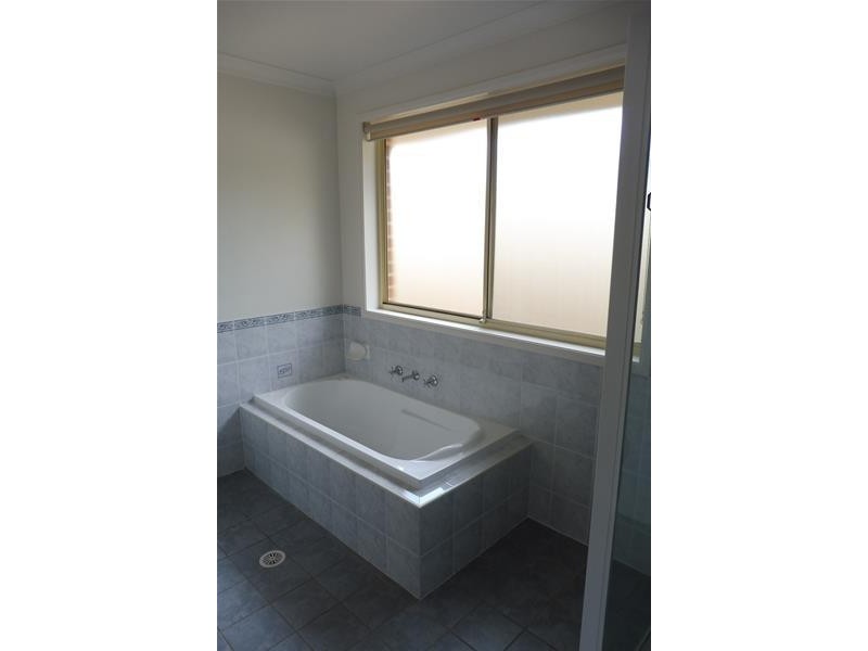 48 Kardella Avenue, Nowra NSW 2541