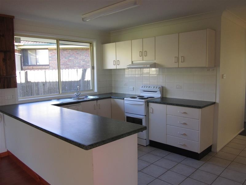 8 Hesperus Close, Nowra NSW 2541