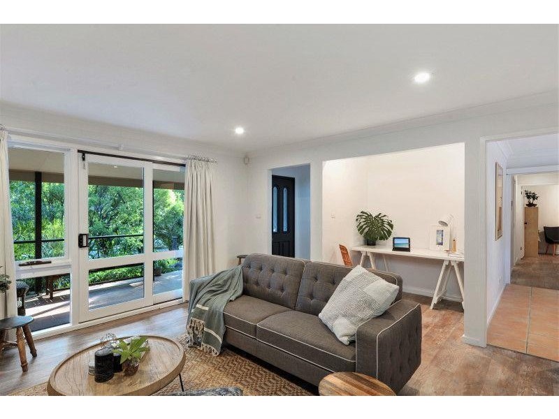 40 Brinawarr Street, Bomaderry NSW 2541