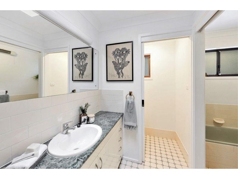 40 Brinawarr Street, Bomaderry NSW 2541