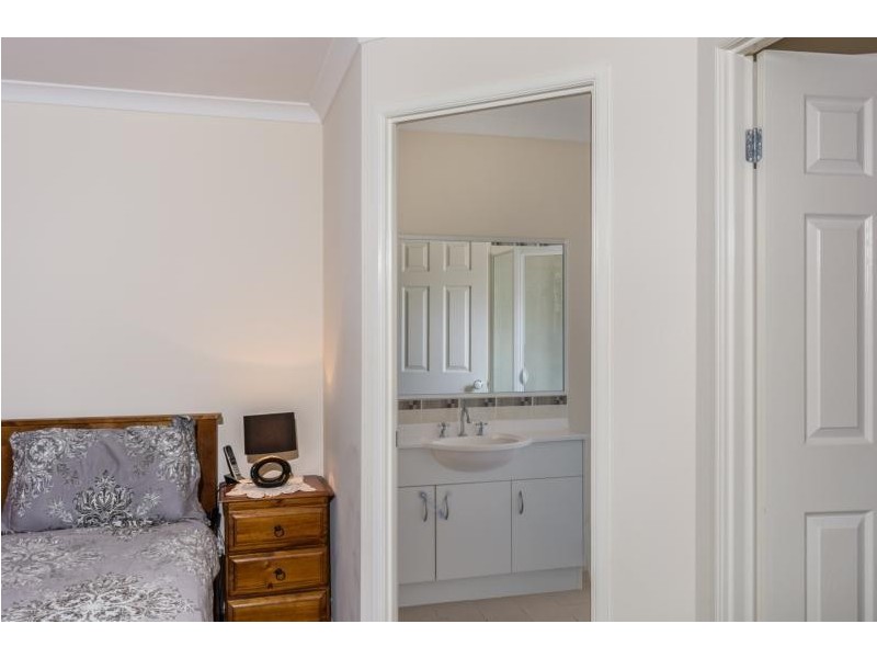 10 Warrigal Street, Nowra NSW 2541