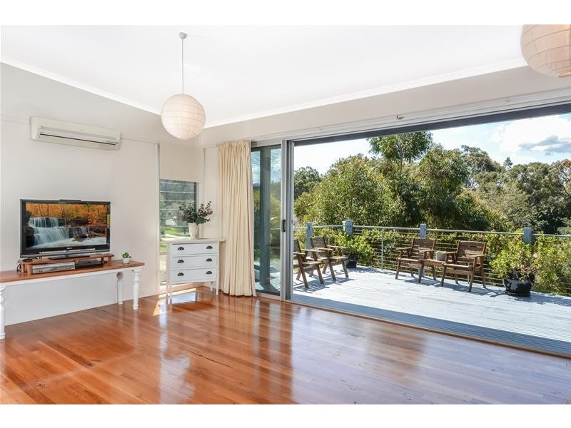 19 Nita Place, Bomaderry NSW 2541