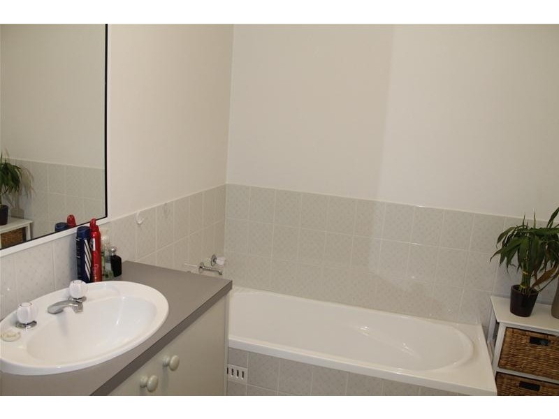 3/3 Harbour Boulevard, Bomaderry NSW 2541