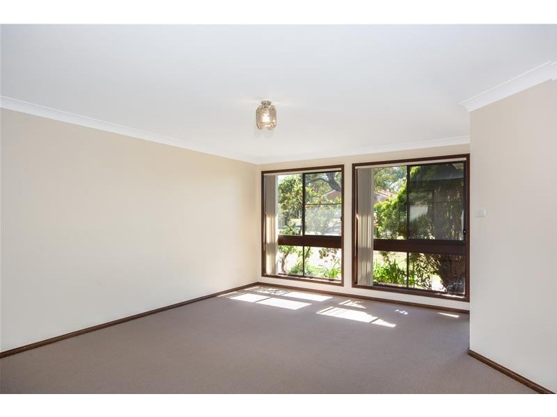 8 Chatsworth Crescent, North Nowra NSW 2541