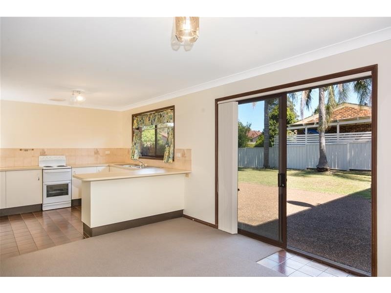 8 Chatsworth Crescent, North Nowra NSW 2541