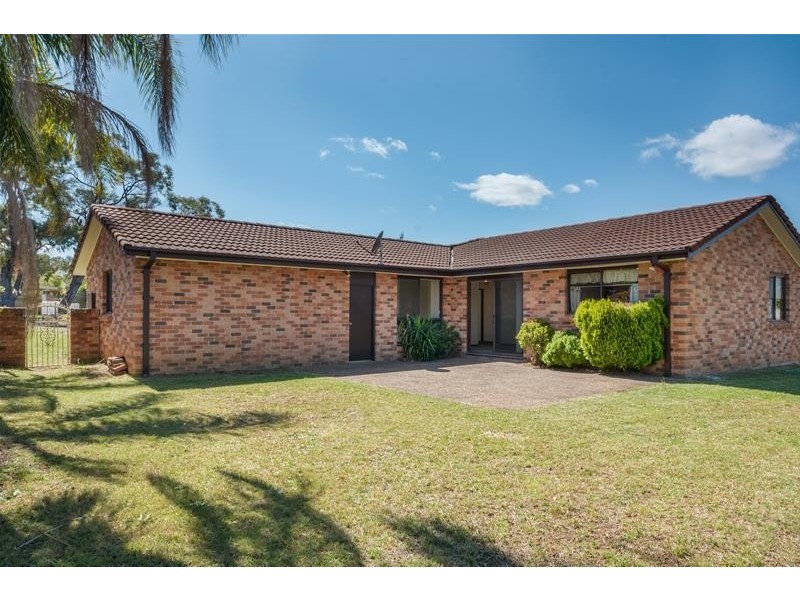 8 Chatsworth Crescent, North Nowra NSW 2541