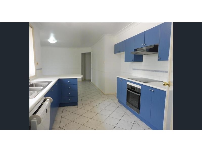 8 Gleneagle Parade, North Nowra NSW 2541