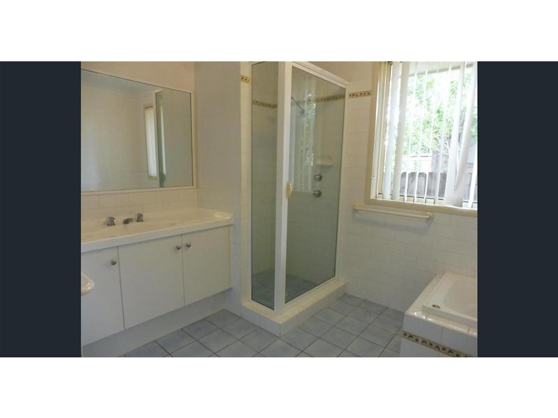 8 Gleneagle Parade, North Nowra NSW 2541