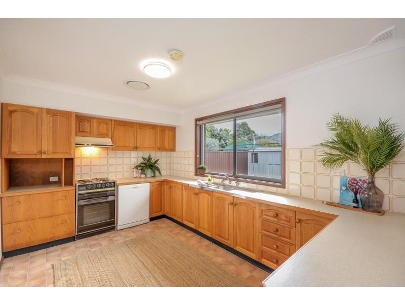 10 Monk Crescent, Bomaderry NSW 2541