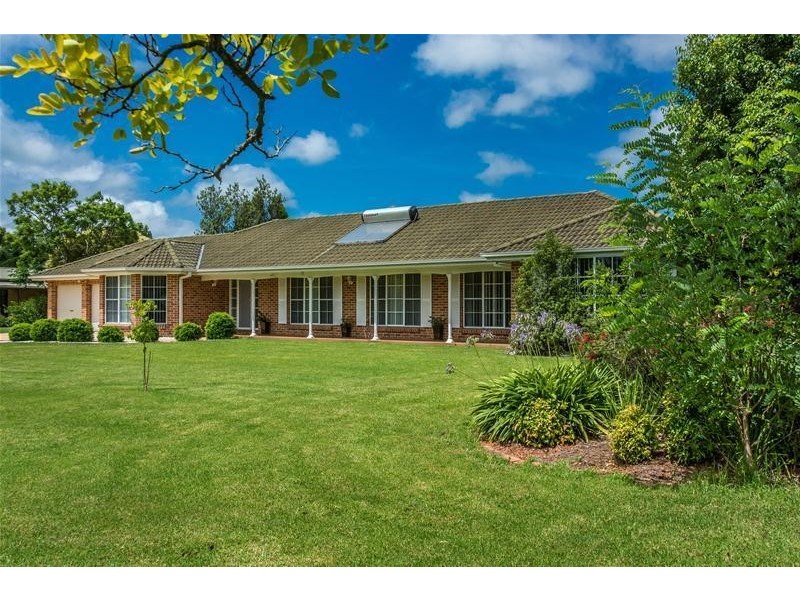 8 Elvin Drive, Bomaderry NSW 2541