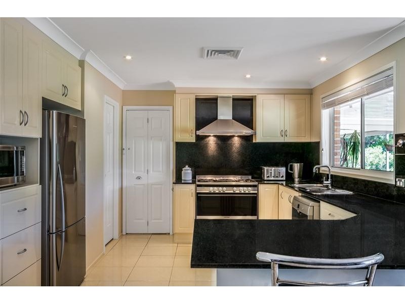 8 Elvin Drive, Bomaderry NSW 2541