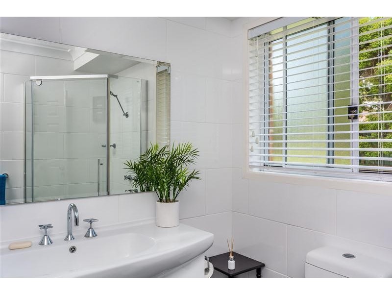 8 Elvin Drive, Bomaderry NSW 2541