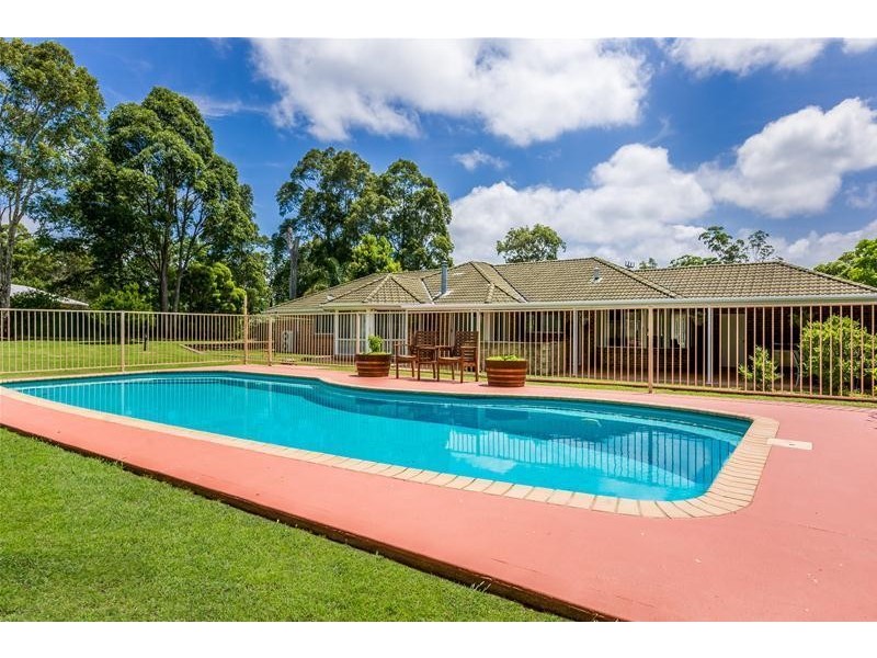 8 Elvin Drive, Bomaderry NSW 2541