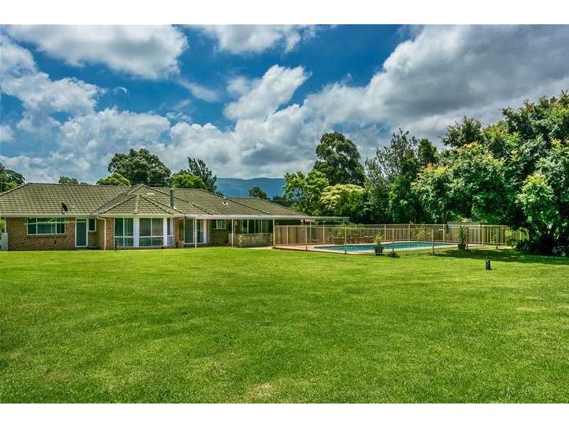 8 Elvin Drive, Bomaderry NSW 2541