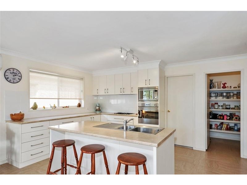 33 Lyrebird Drive, Nowra NSW 2541